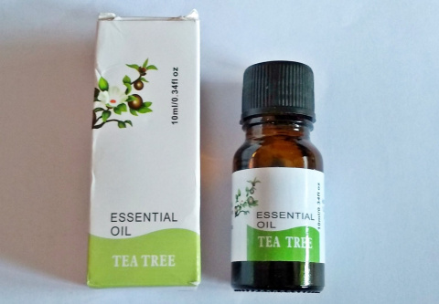 Czysty olejek eteryczny z wyciągiem z drzewa herbacianego